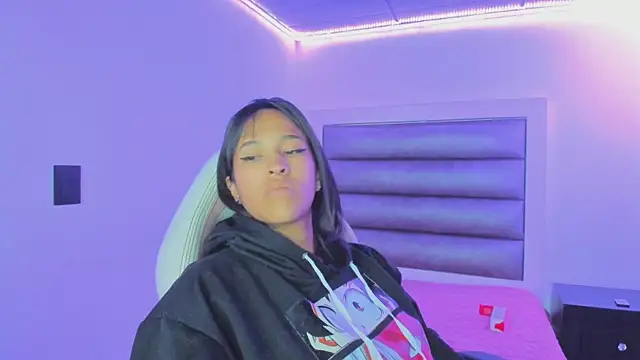 Andrea_brunnette live sex cam