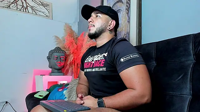 MarcusConnor's cam snapshot