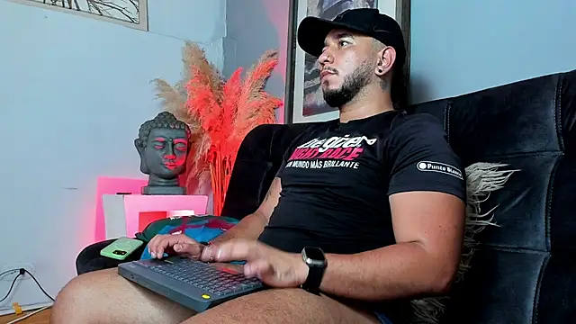 MarcusConnor's cam snapshot