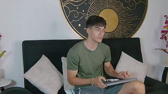 AlessioVitale's cam snapshot