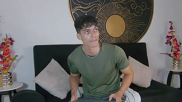 AlessioVitale's cam snapshot