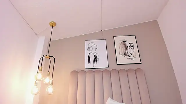 EmilyMiller_22's cam snapshot