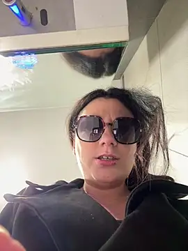 LoveSperm75 live sex cam