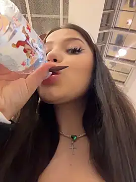 Kissy_Moon live sex cam