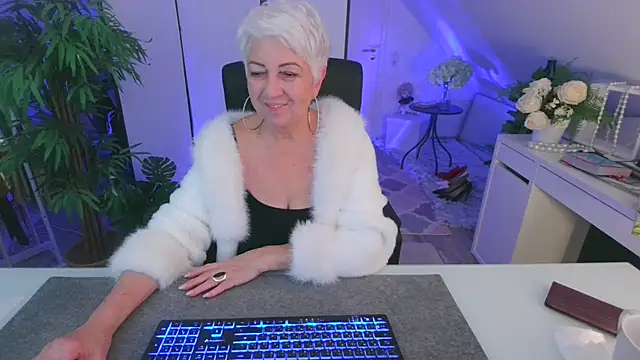 LovelyHelena's cam snapshot