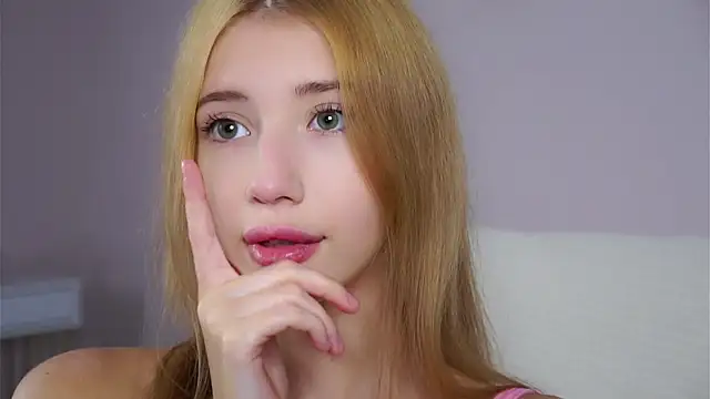 SunnivaCovil's cam snapshot