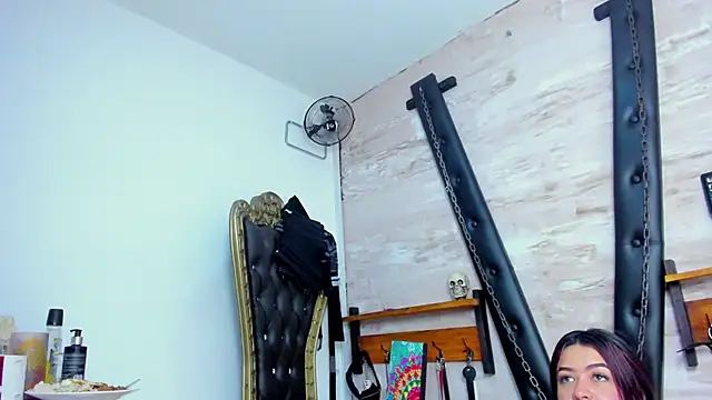 Madame_pain_ live sex cam