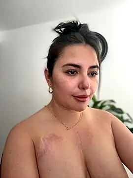 sukhakunis1 live sex cam