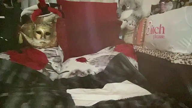 EroticVenetian live sex cam