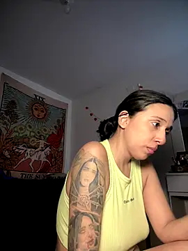 kiaraglam2's cam snapshot