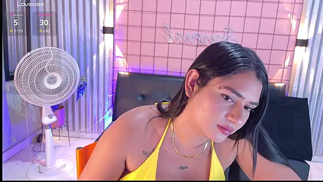 mensia_hernandz live sex cam