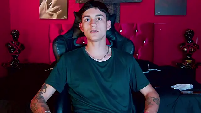 LukeSavagge live sex cam