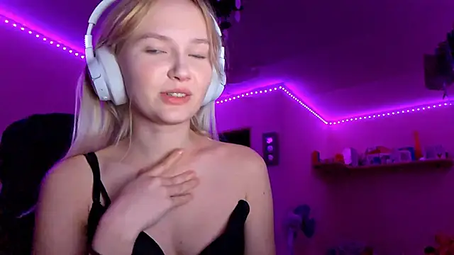 KarinRobertson's cam snapshot