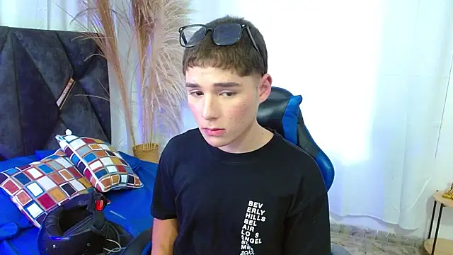 Mattass18 live sex cam