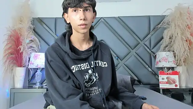 Milan_LewisS live sex cam