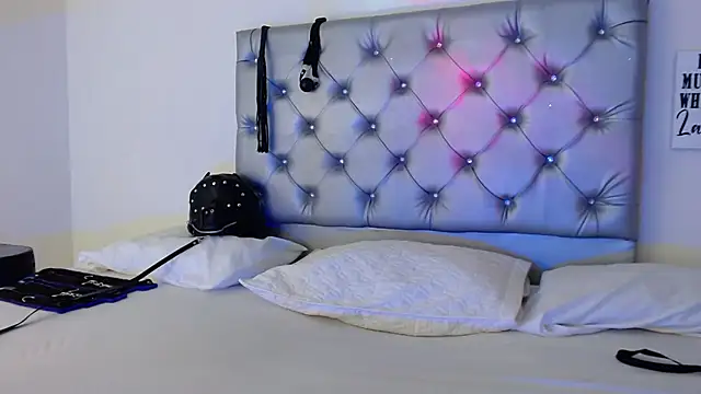 gisell_taylor18's cam snapshot