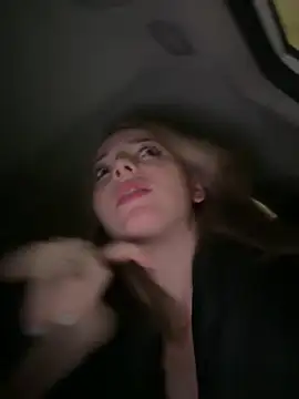 LoraaDoll live sex cam