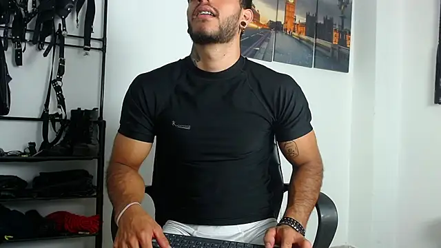 JuanBlade live sex cam