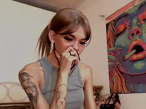 TsLauraLove live sex cam