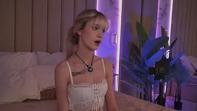 BellaSecrett's cam snapshot