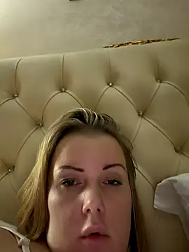 Piccolamonella29 live sex cam