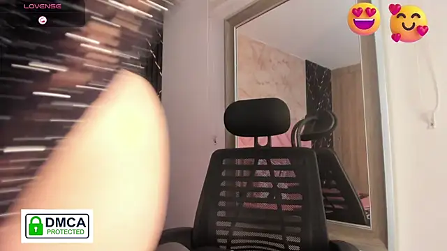 maia_bianchi's cam snapshot