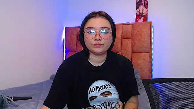 nahia__2's cam snapshot