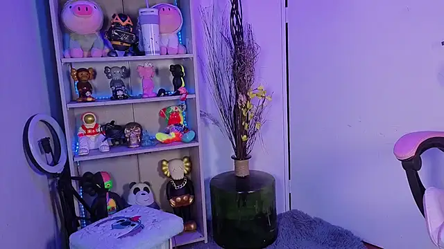 EmilyMiller_'s cam snapshot