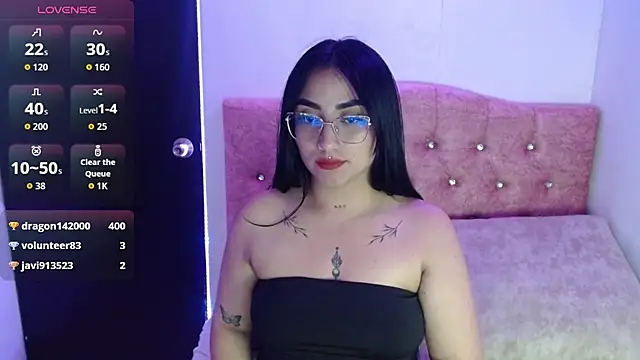 SeleneMore live sex cam