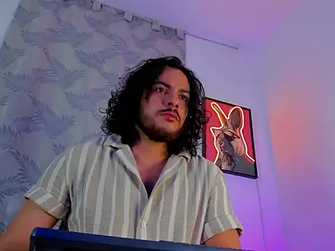 tuyo1995 live sex cam