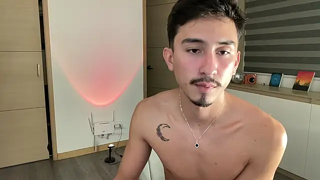 sweettaaron01 live sex cam