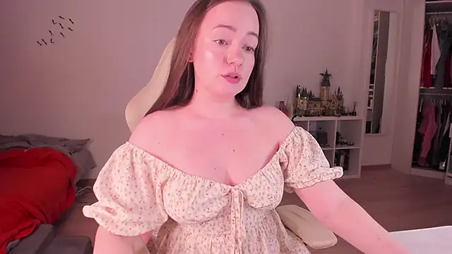 WalkingGirl's cam snapshot