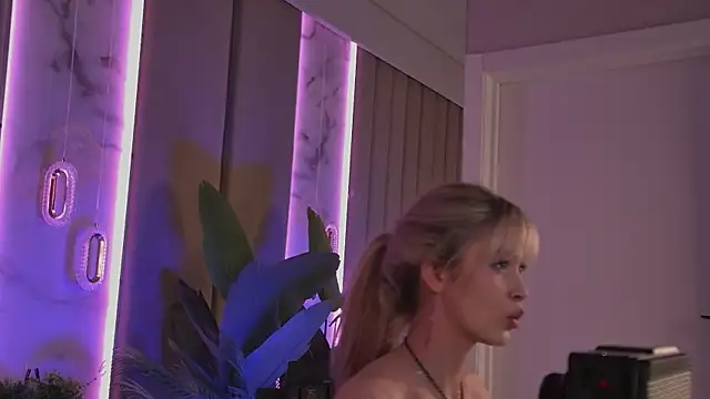 BellaSecrett's cam snapshot