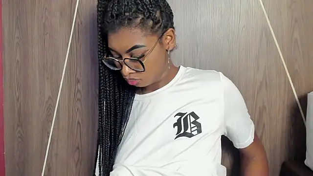 ErikaSouza's cam snapshot