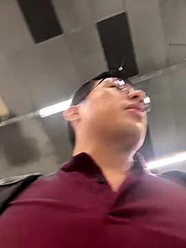 andrewmhilton_'s cam snapshot