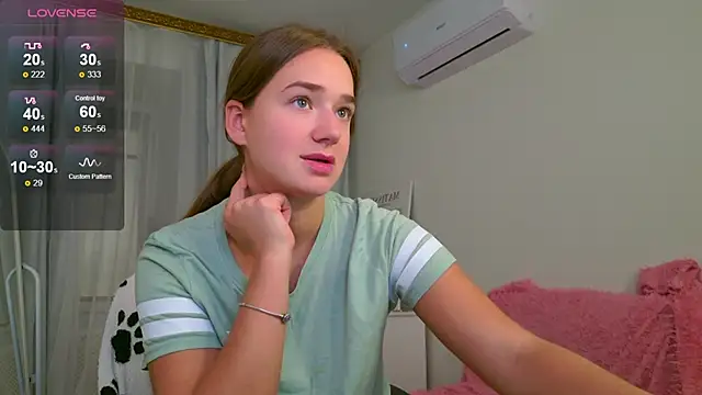 LovelyJessie's cam snapshot