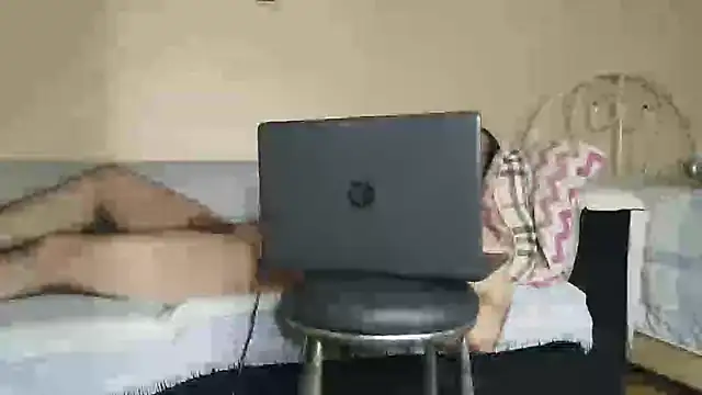 goldenhorny2025's cam snapshot