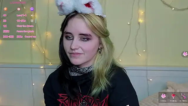 PortiaHedge's cam snapshot