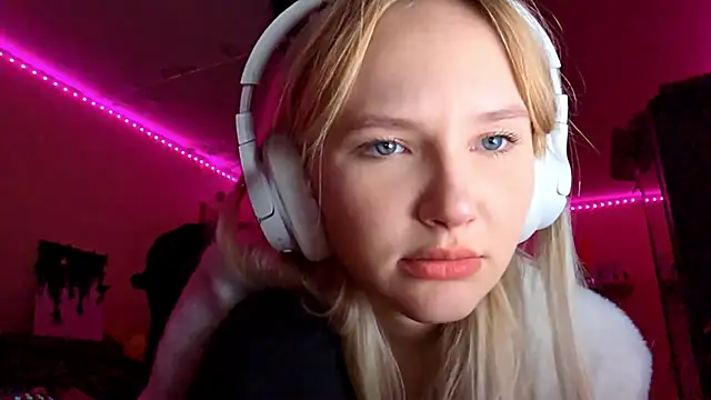 KarinRobertson's cam snapshot