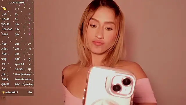 Ashleyroys_111's cam snapshot