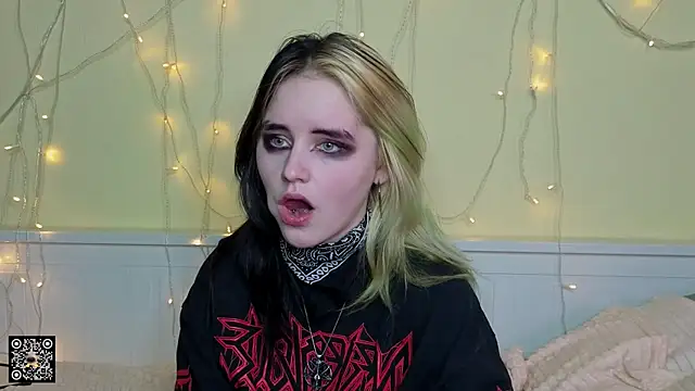 PortiaHedge's cam snapshot