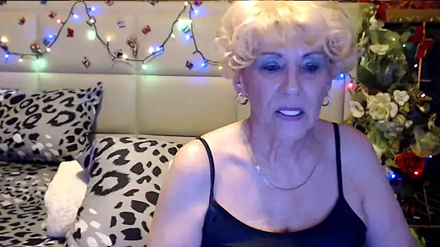 HappyWomanOn's cam snapshot