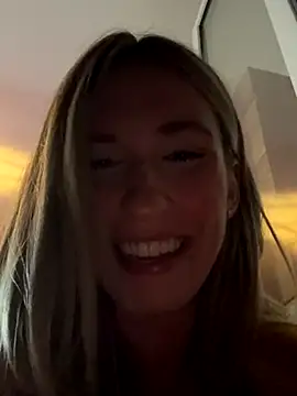 lola_tentatiion's cam snapshot