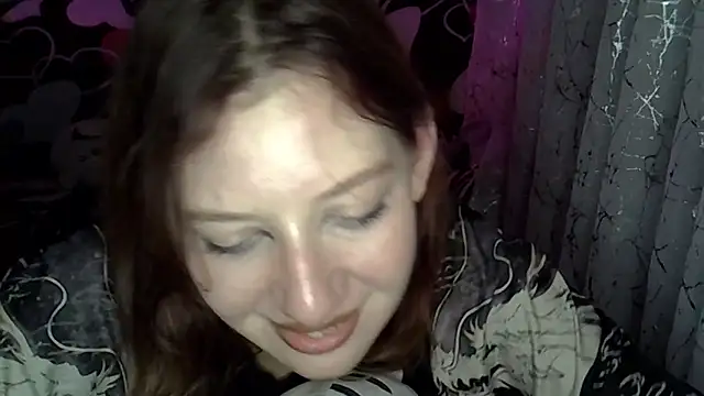 Lily_Ember's cam snapshot