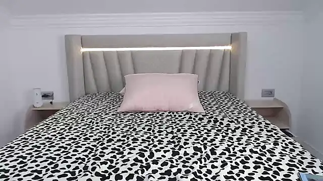 CatWoman0001's cam snapshot