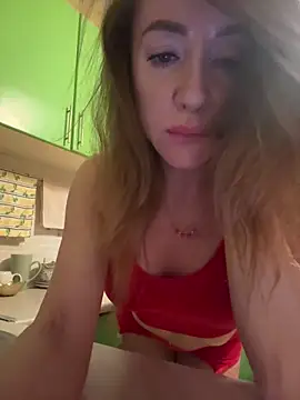 MarinaDiva11_74's cam snapshot