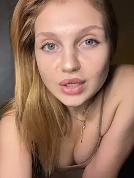 Emaline_Fane's cam snapshot