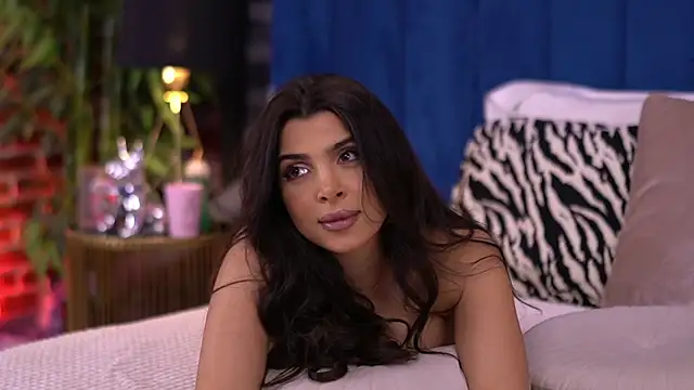 NicoleCellini live sex cam