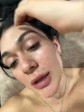 LaanaCooper live sex cam