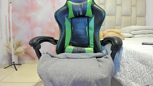 aida_rose_'s cam snapshot